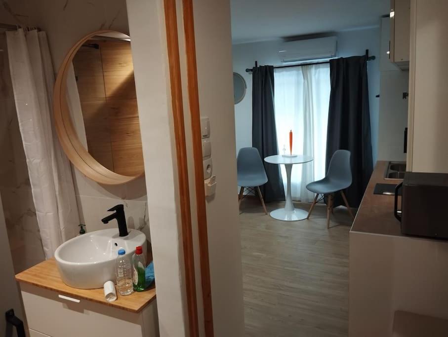 Nektar Cosy Apartment In City Centre Athens Luaran gambar